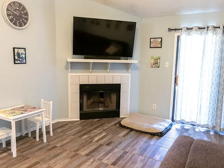 1721 Evelyn St — Photo 7