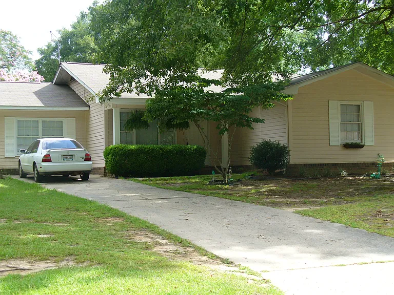 1011 Cynthia Dr — Photo 1