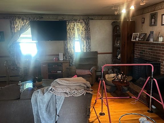 4th image of 28 Barbara Rd