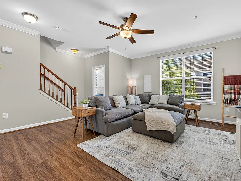 121 Polo Way — Photo 14