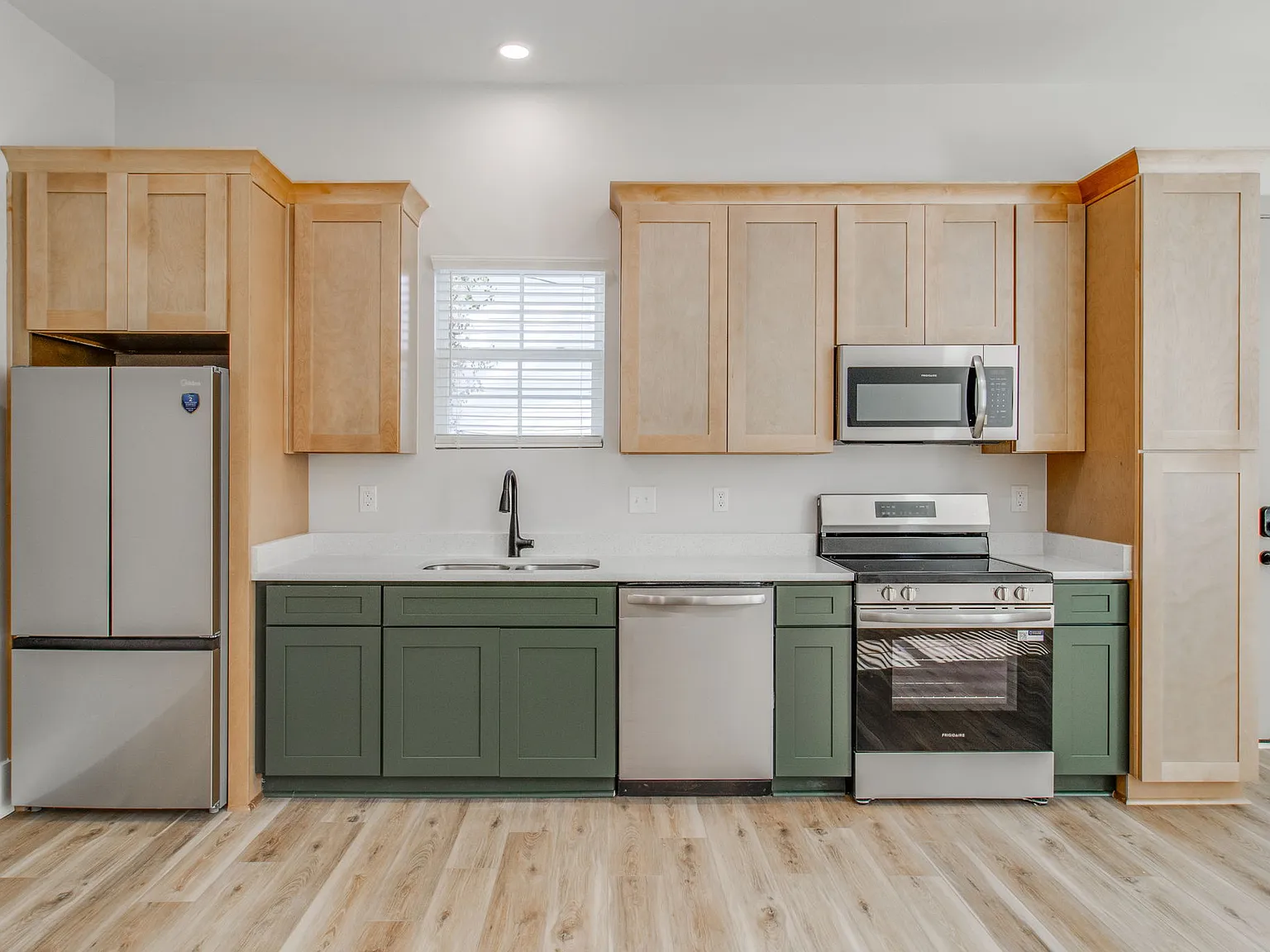 3 bed, $3,525 — Photo 1