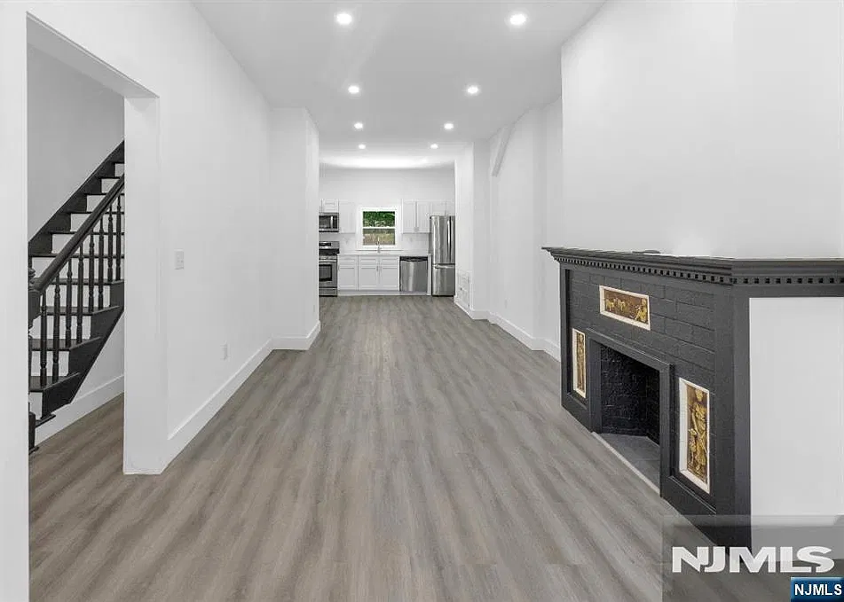 2 bed, 1.0 bath, $2,300 — Photo 4