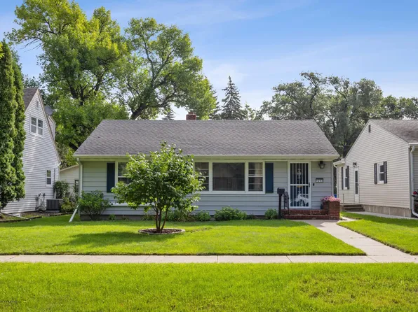 1253 3rd St N, Fargo, ND 58102