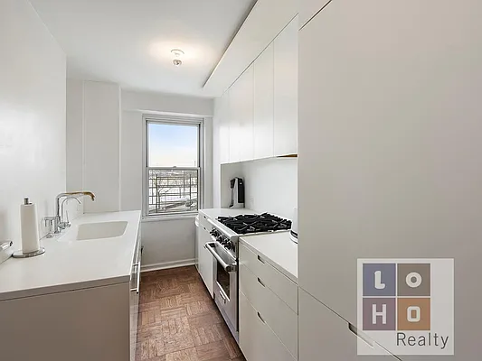 Sold by LoHo Realty | media 8