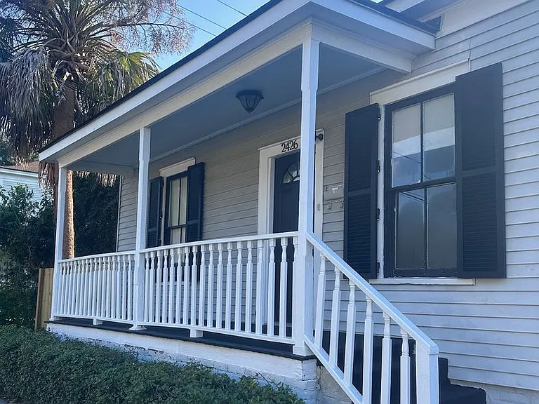 2426 Lincoln St — Photo 1