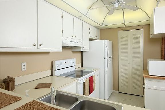5th image of 591 Seaview Ct APT 609