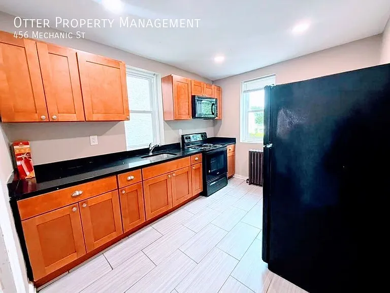 456 Mechanic St — Photo 11