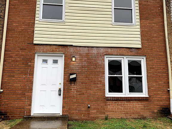 2nd image of 412 Chadwick Ct