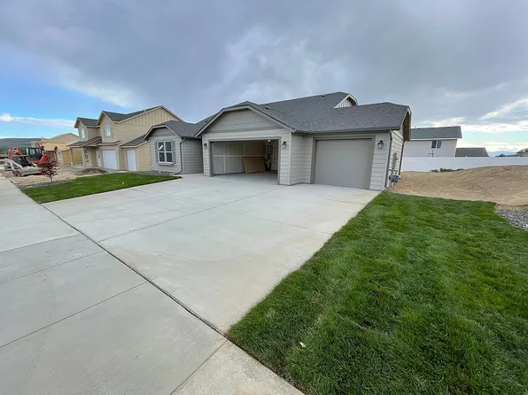 514 Sherman St, Moxee, WA 98936