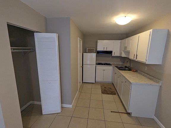 4th image of 27637 Franklin St #3
