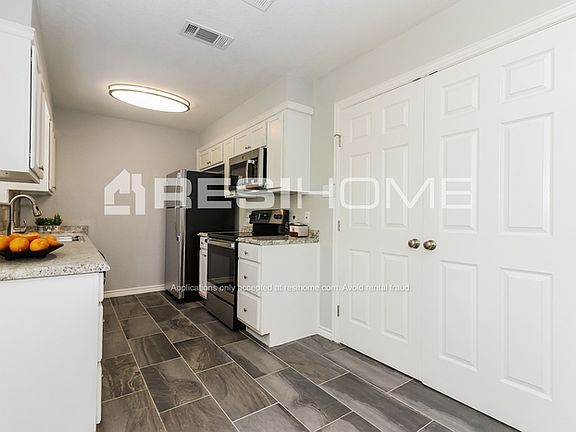 2nd image of 5620 Cando Dr