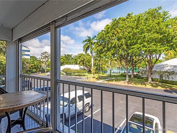 3rd image of 6327 Bay Club Dr APT 4