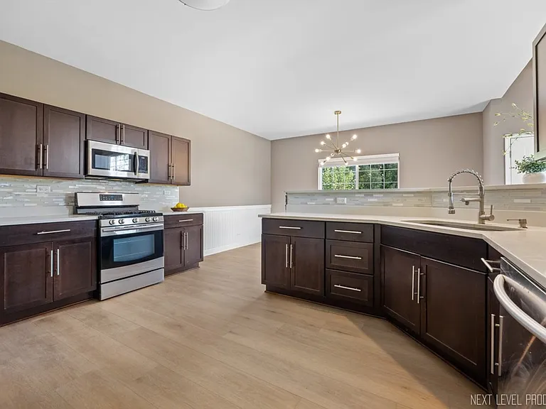 819 Asbury Dr — Photo 11