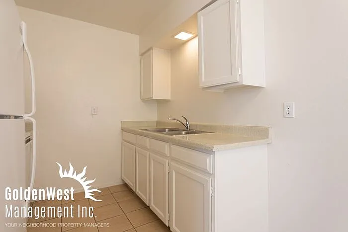2209 W Belmont Ave #5 — Photo 5