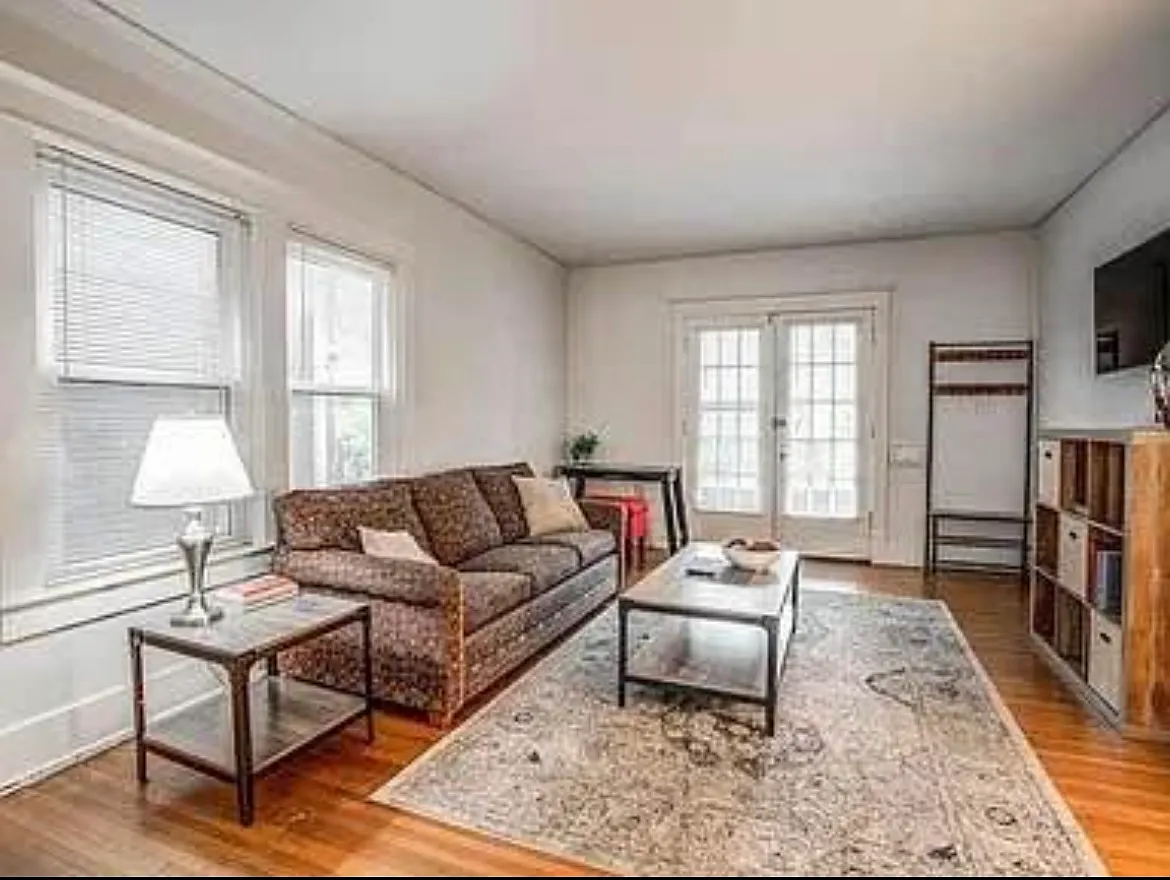 1 bed, 700 sqft, $1,200 — Photo 3