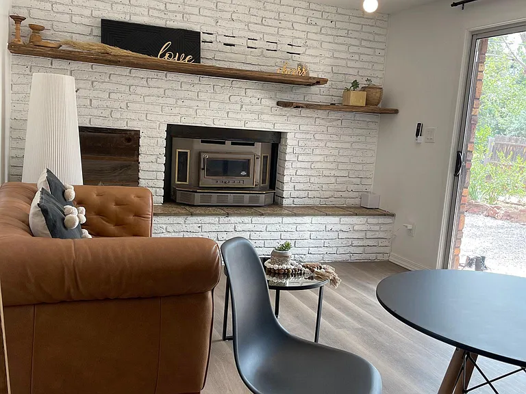 100 Livingston Ln #1 — Photo 2