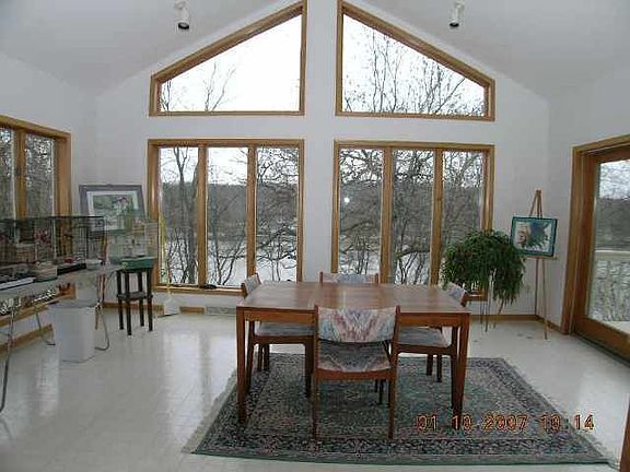 3rd image of 1605 N Parker Ct