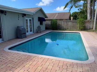 21597 Kapok Cir, Boca Raton, FL 33433