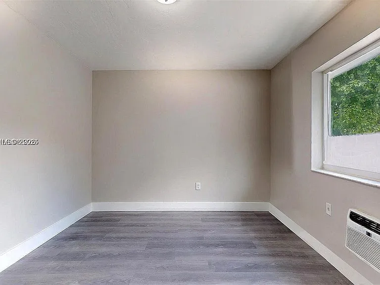 891 SW 5th St #2 — Photo 13