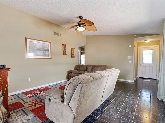 4th image of 1405 Thistledown Dr