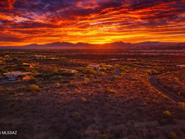 770 E Canyon Rock Rd, Green Valley, AZ 85614
