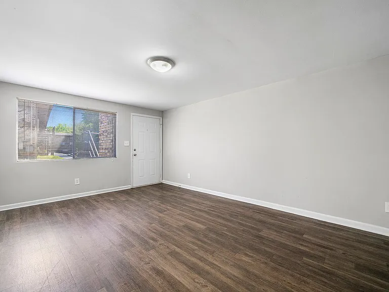 Wingate Apartments — Photo 36