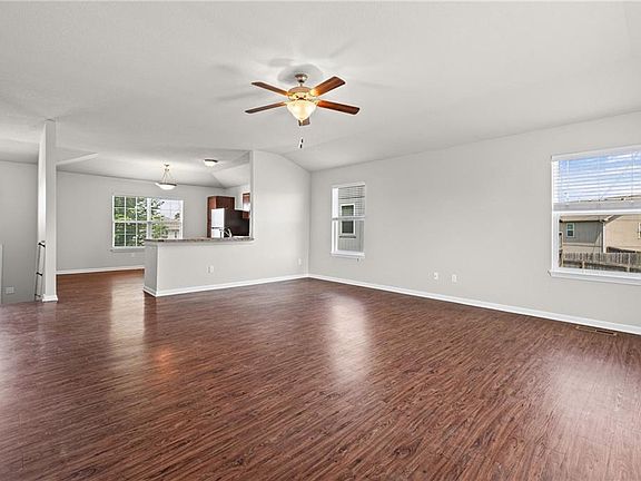 3rd image of 17195 S Pratt St