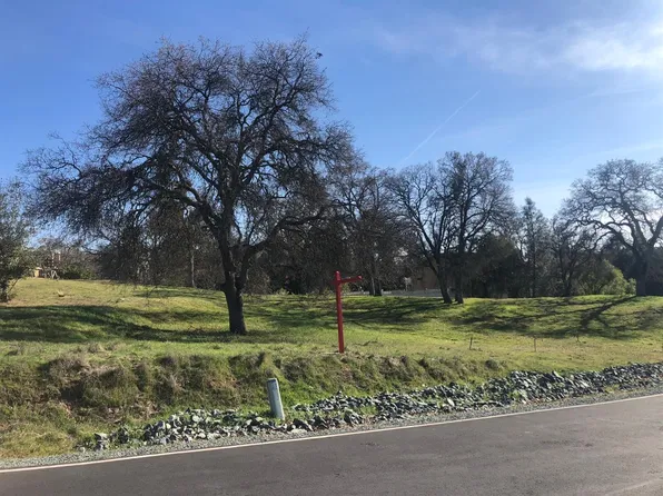 525 Spyglass Rd, Valley Springs, CA 95252