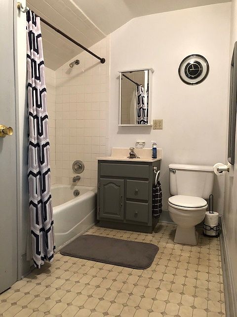 Bathroom w/Large closet & medicite cabinet