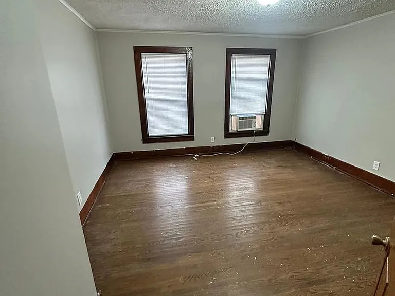 605 N Detroit St — Photo 9