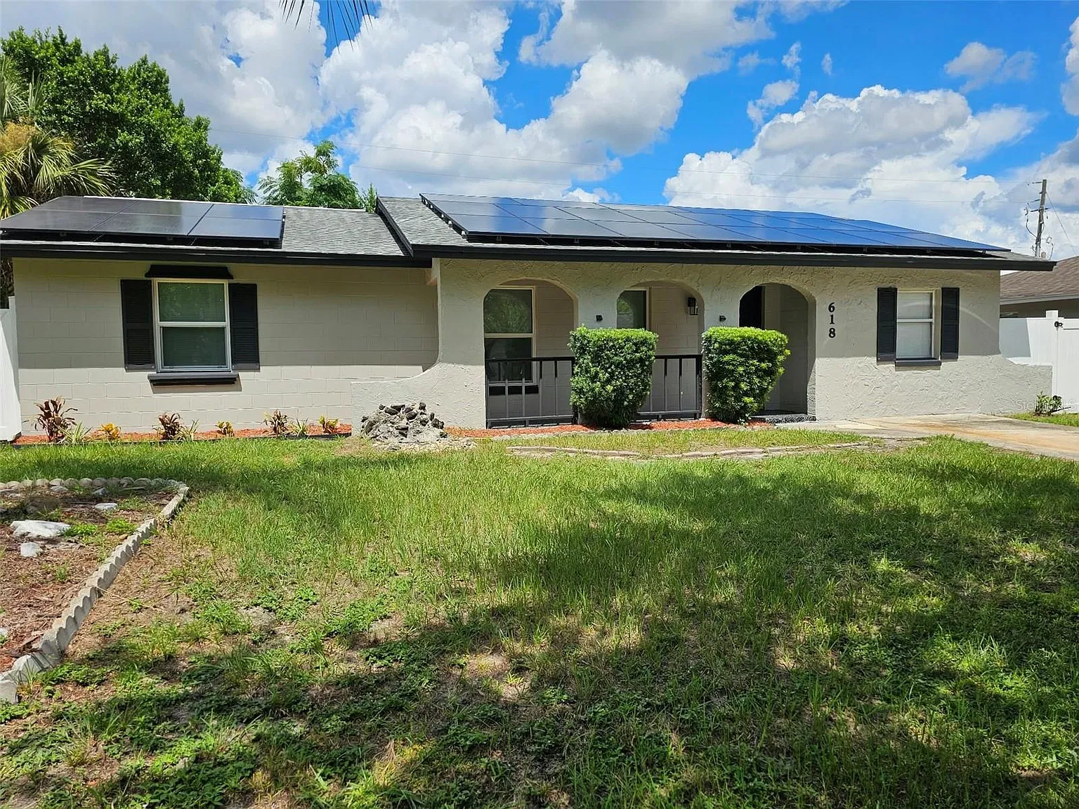 3 bed, 950 sqft, $2,100 — Photo 1