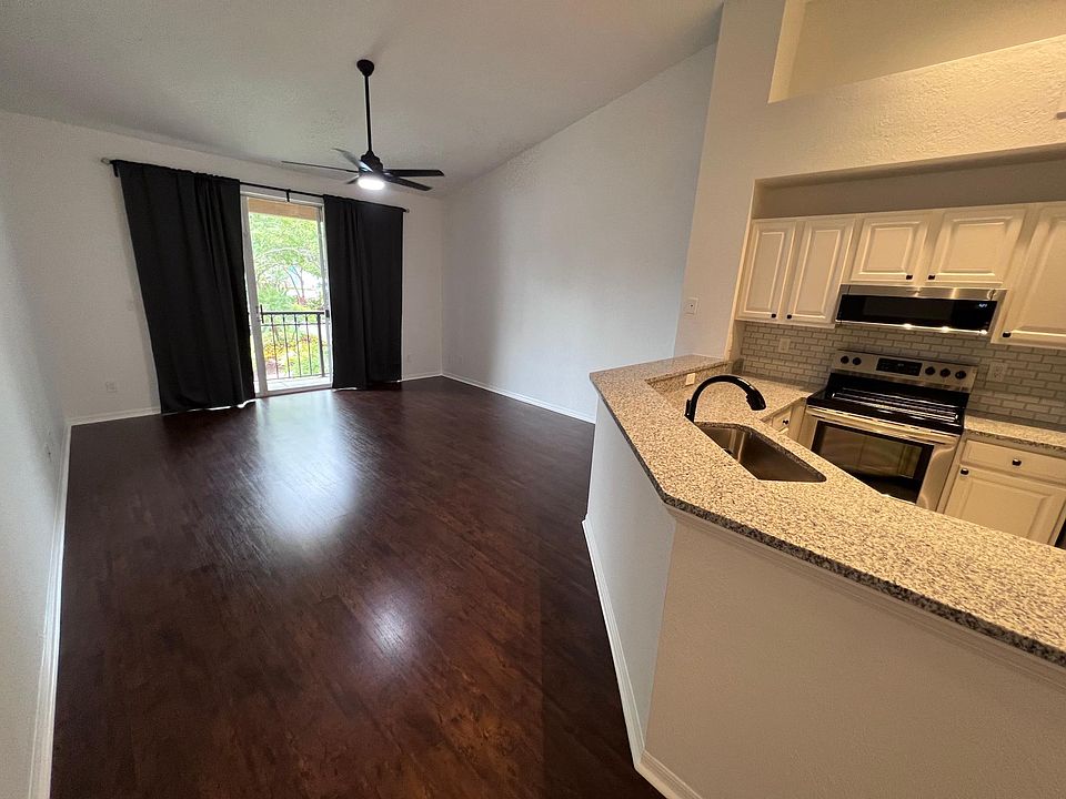 Living Room / Kitchen