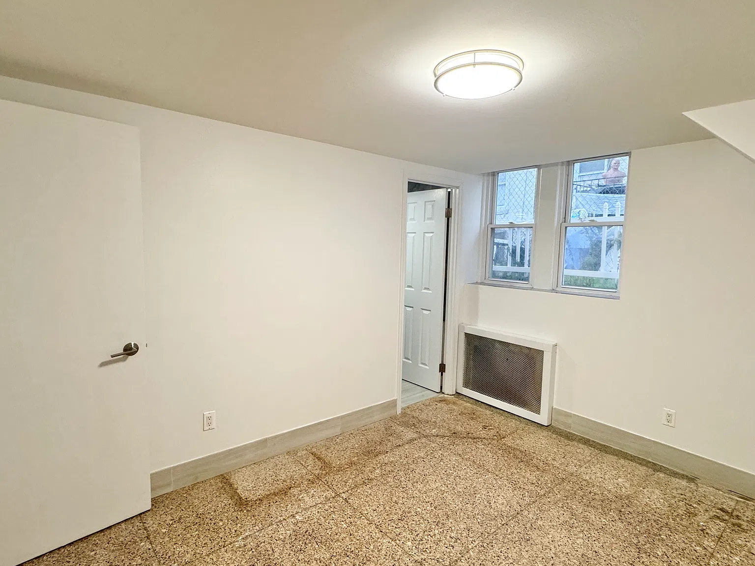 3 bed, 900 sqft, $2,400 — Photo 4