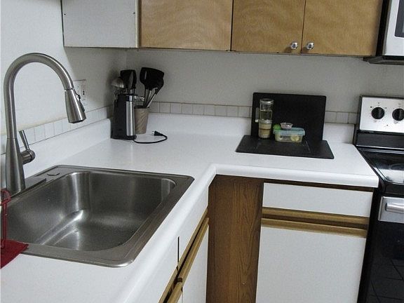 4th image of 12520 Edgewater Dr APT 207
