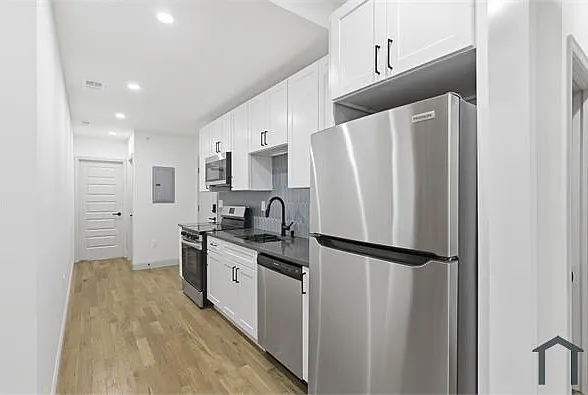 2 bed, $1,000 — Photo 1