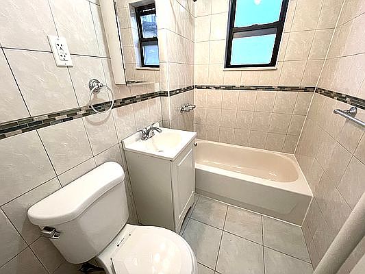 4th image of 30-95 30th St #1C