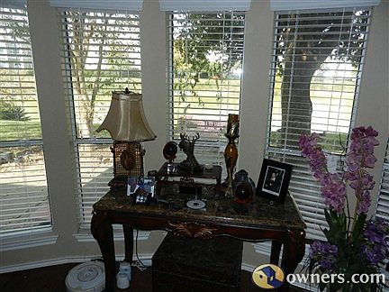 Bay window, lake View