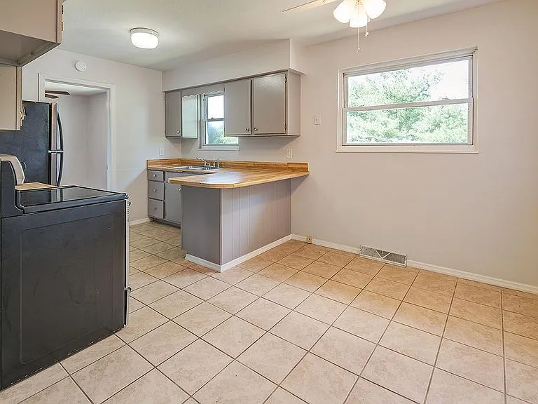 677 Monte Vista Rd — Photo 5