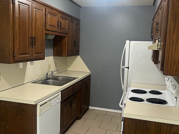 5th image of 9534 Apple Hill Cir #9532