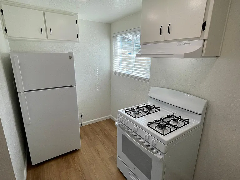 2100 Crestview Ave #3 — Photo 3