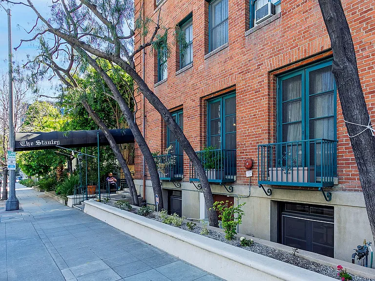 149 S Los Robles Ave — Photo 6