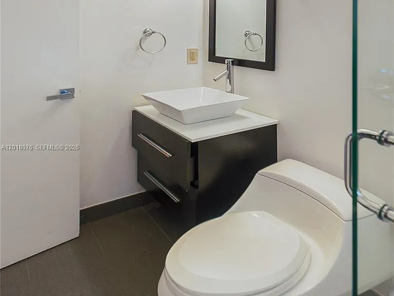 1955 Alamanda Dr — Photo 11