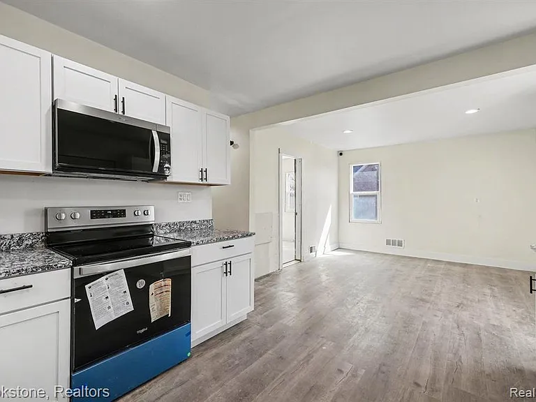 5533 Sheridan St — Photo 10