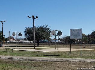 2109 17th St, Hondo, TX 78861