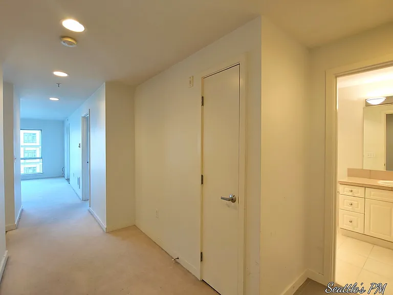 321 10th Ave S #607 — Photo 1