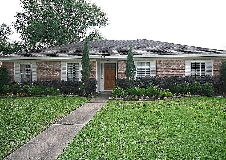 1st image of 927 Carlingford Ln