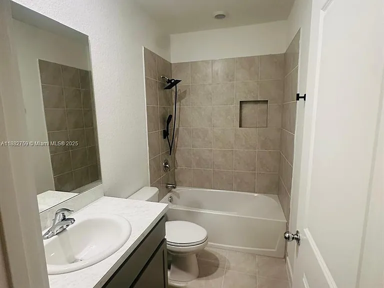 437 NE 13th St #NA — Photo 15