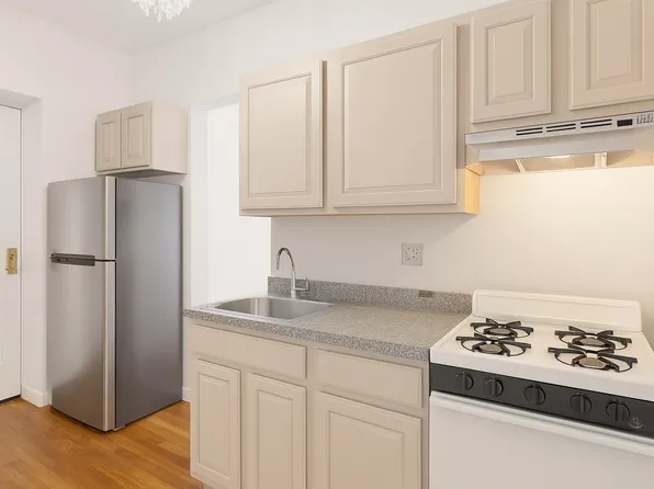 199 East 7th Street image 3 of 9