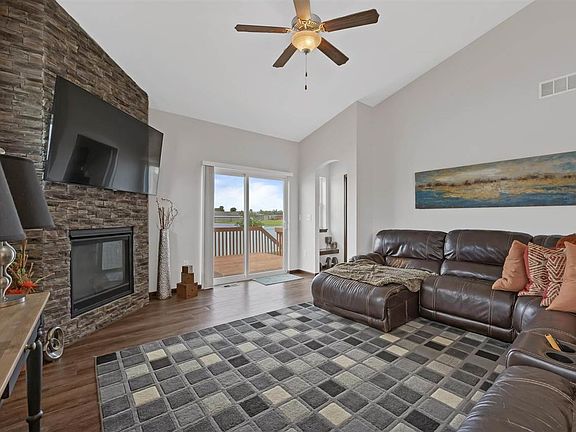3rd image of 117 Wild Rose Ln