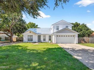 1210 Merritt Ln, Ocean Springs, MS 39564